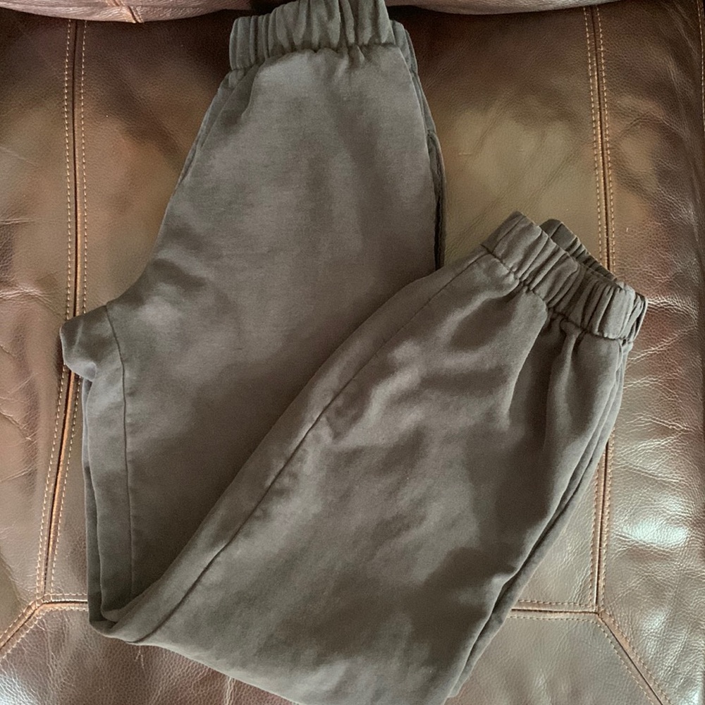 EUC Brandy Melville Rosa Sweatpants Black O/S